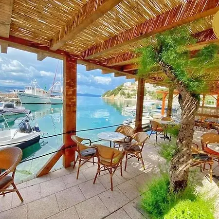 Pere S Mora Guest house Mimice