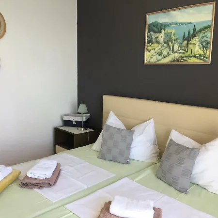 Pere S Mora Guest house Mimice